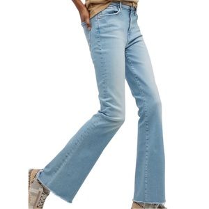 Mother The Weekender Fray 32 Light Wash Mid Rise Flared Leg Mentally Elsewhere